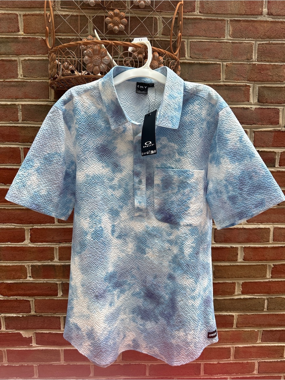 Oakley Hydrolix Cloud Print Textured Polo Shirt NWT Men’s Medium Blue White